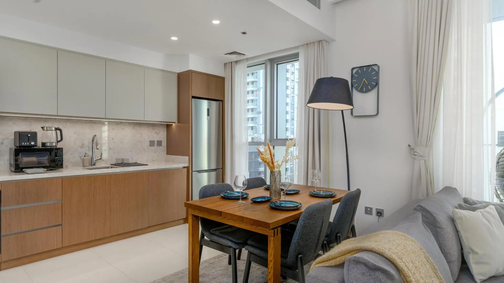 White Sage Sun And Sand 1Br At Beach Isle Emaar Beachfront 두바이 아파트