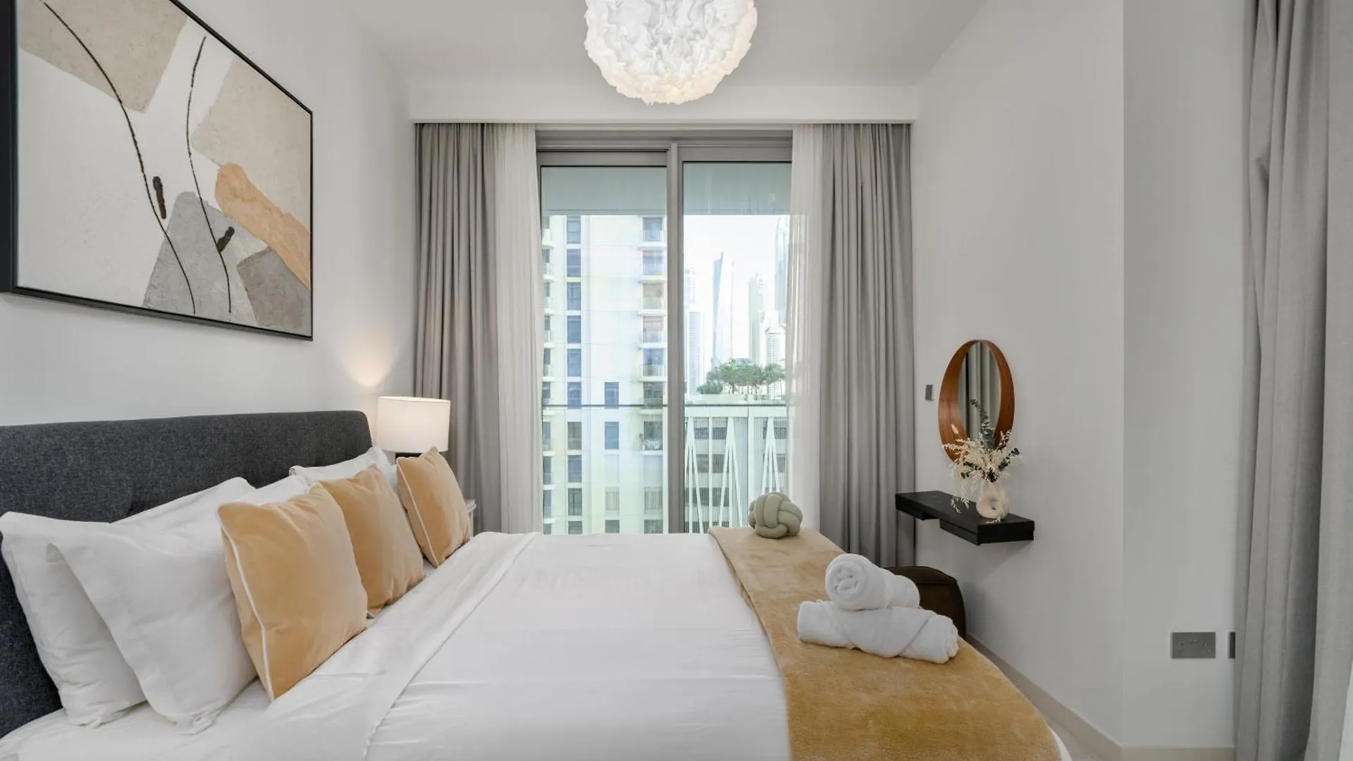 White Sage Sun And Sand 1Br At Beach Isle Emaar Beachfront 두바이 아파트