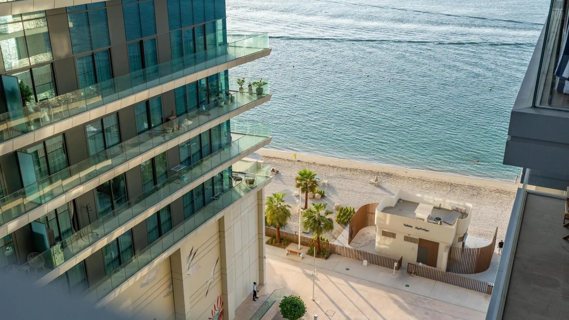 White Sage Sun And Sand 1Br At Beach Isle Emaar Beachfront 두바이 아파트
