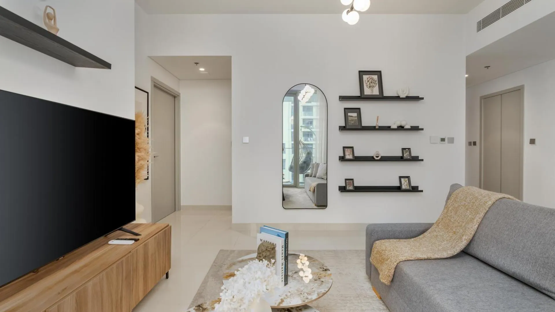 White Sage Sun And Sand 1Br At Beach Isle Emaar Beachfront Dubai